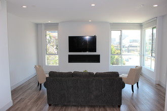 Olympic Apartments in Los Angeles, CA - Building Photo - Interior Photo