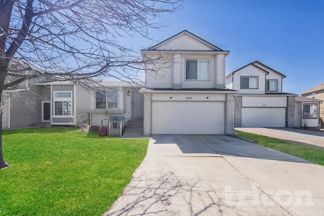 property at 4535 Jet Wing Cir W