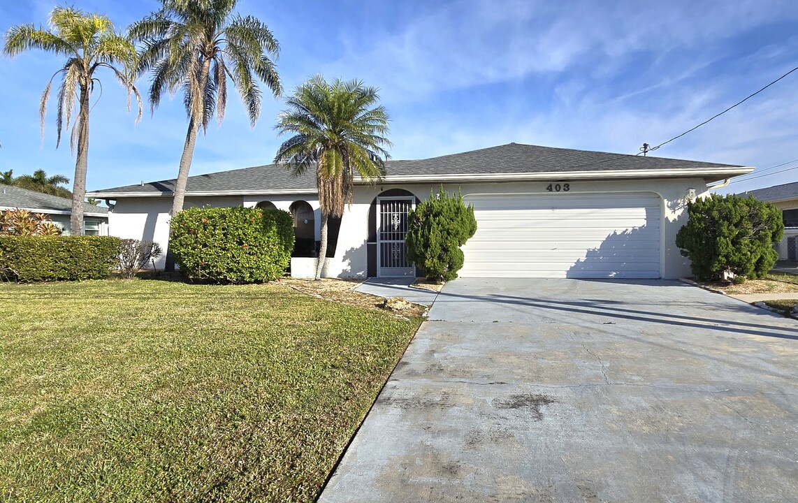 403 SE 33rd Terrace in Cape Coral, FL - Building Photo