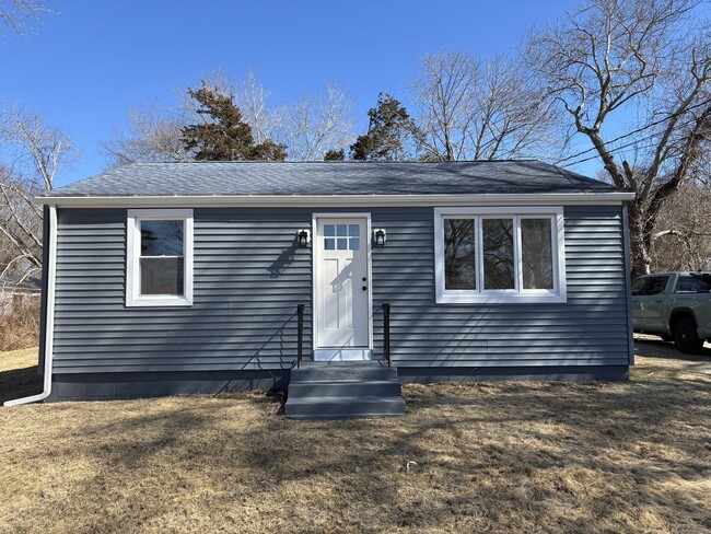 38 Millstone Rd W in Waterford, CT - Building Photo - Building Photo