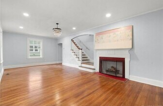 111 Elmwood Pl in Bridgeport, CT - Building Photo - Building Photo