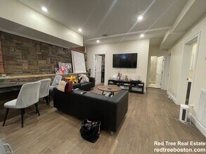 1616 Beacon St in Brookline, MA - Building Photo - Building Photo