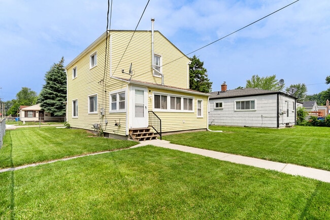 23504 Columbus Ave in Warren, MI - Building Photo - Building Photo