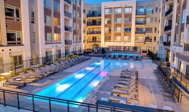 Vue West in Denver, CO - Building Photo - Building Photo