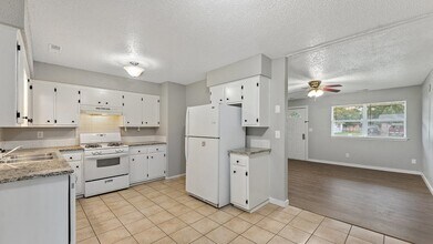 1006 Joye St in Springdale, AR - Building Photo - Building Photo