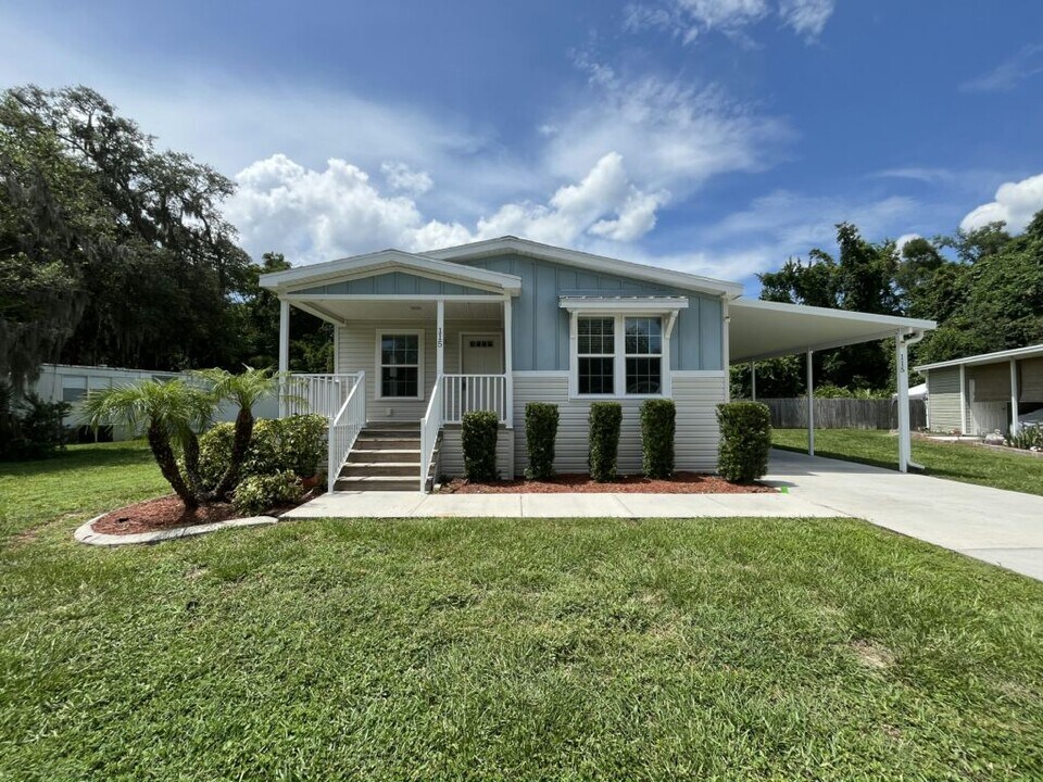 115 Poinsettia Dr in Leesburg, FL - Building Photo