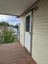 144 Pine St in Greenwich, CT - Building Photo - Building Photo