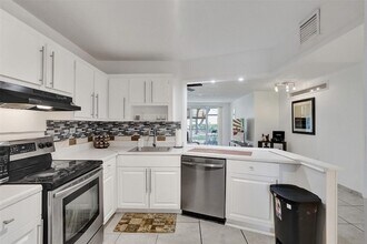 1690 NE 191st St, Unit 1121 in Miami, FL - Foto de edificio - Building Photo