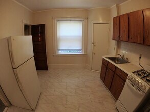 36 High St, Unit 5 in Brookline, MA - Building Photo - Building Photo
