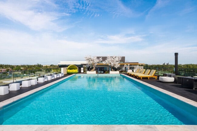 2750 Griffin Rd in Fort Lauderdale, FL - Building Photo - Building Photo