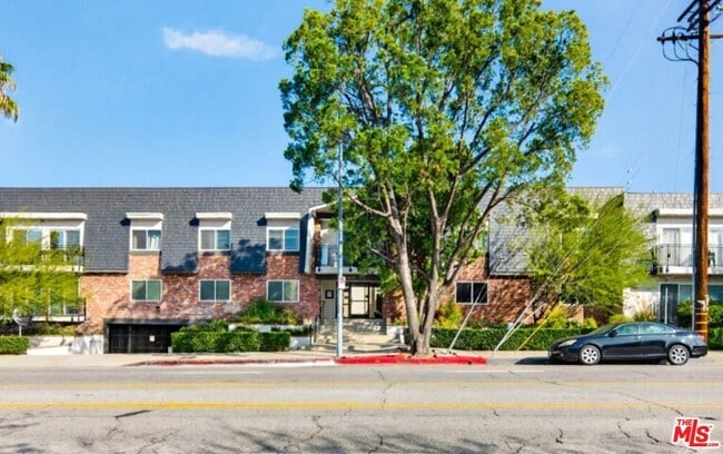 5252 Coldwater Canyon Ave in Los Angeles, CA - Building Photo - Building Photo