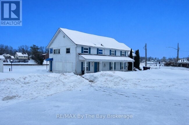 15 Willow St in Wasaga Beach, ON - Building Photo - Building Photo