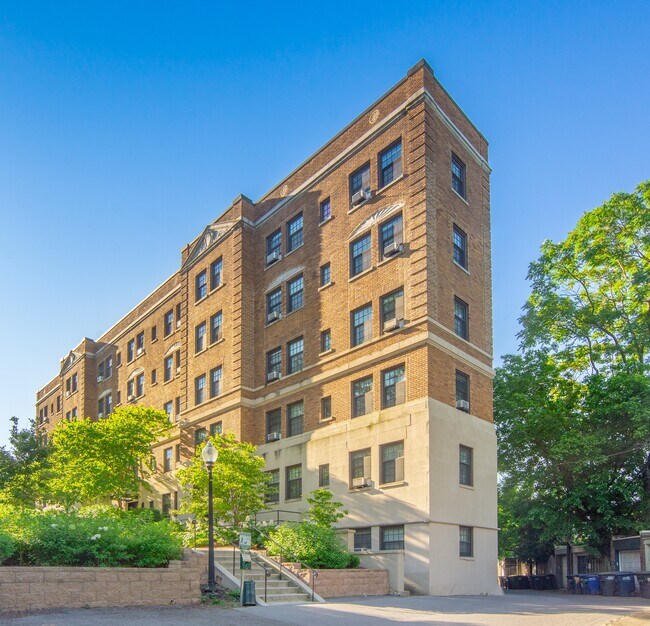1900 Lamont in Washington, DC - Building Photo - Building Photo