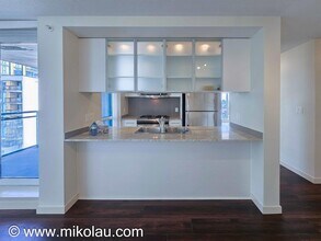 3333 Corvette Way in Richmond, BC - Building Photo - Building Photo
