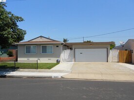 1257 Henderson Ln in Hayward, CA - Building Photo