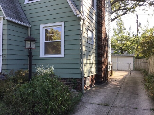 301 E 210th St in Euclid, OH - Building Photo - Building Photo