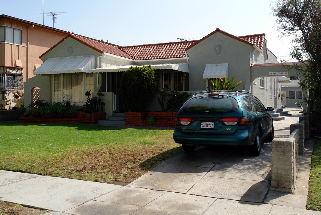 240 N Locust St in Inglewood, CA - Building Photo