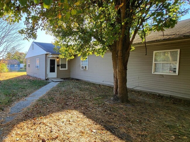 6149 Commodore Dr in Indianapolis, IN - Building Photo - Building Photo