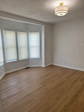 26 Clement St, Unit #1 in Malden, MA - Foto de edificio - Building Photo