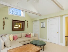 1 Dune Alpin Dr S in East Hampton, NY - Building Photo - Building Photo