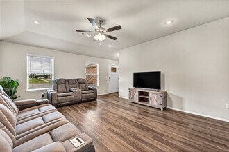 103 W Gillian Ave in Rogers, AR - Building Photo - Building Photo