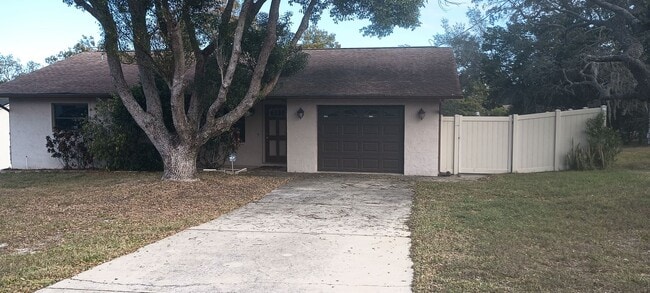 6001 Waycross Dr in Spring Hill, FL - Building Photo - Building Photo