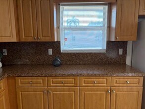 2242 Thomas St in Hollywood, FL - Building Photo - Building Photo