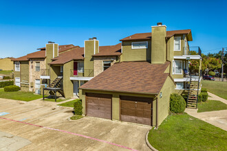 Canyon Oaks Apartment Homes in Desoto, TX - Building Photo - Building Photo