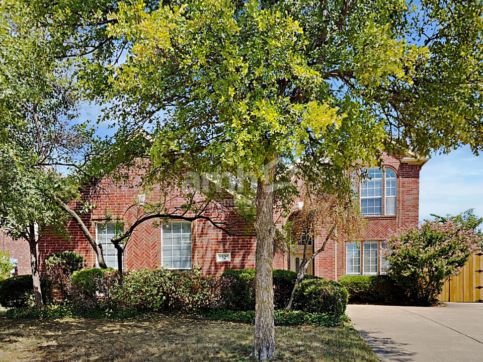 6525 Pine Hills Ln in Denton, TX - Foto de edificio