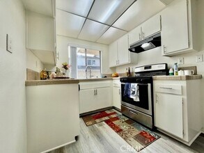 17171 Elm Lane, Unit A in Huntington Beach, CA - Building Photo - Building Photo