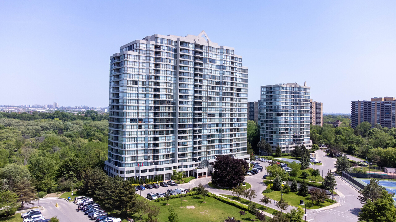 Platinum on the Humber in Toronto, ON - Building Photo