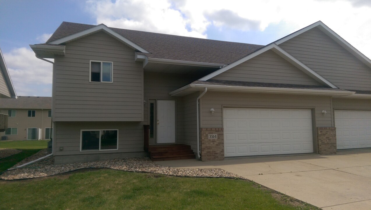 Reno Twinhomes in Sioux Falls, SD - Building Photo