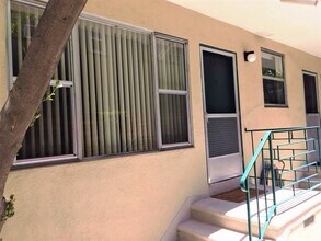 924 N Curson Ave in West Hollywood, CA - Building Photo - Building Photo