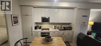 330 Richmond St W in Toronto, ON - Building Photo - Building Photo