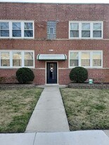 8839 Bronx Ave, Unit 1S in Skokie, IL - Building Photo
