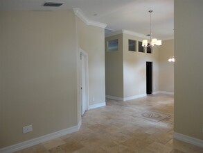 1226 Lake Highview Ln in Brandon, FL - Building Photo - Building Photo