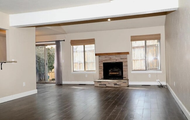 5805 Hefner Village Ct in Oklahoma City, OK - Foto de edificio - Building Photo