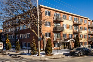 1070 Saint Antoine St in Lachine, QC - Building Photo