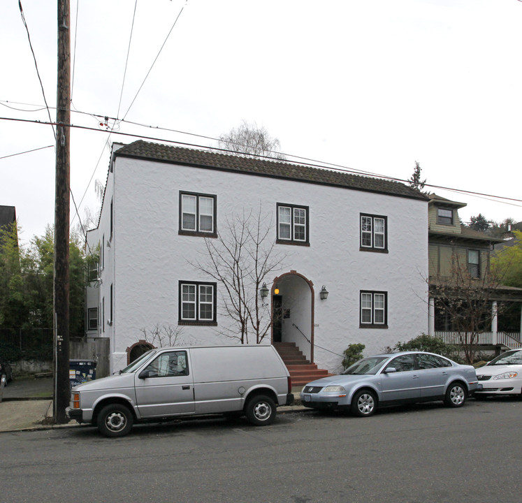 2324 NW Johnson St in Portland, OR - Building Photo