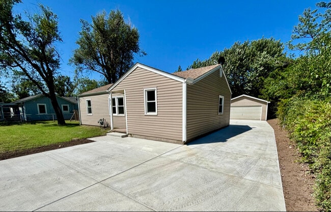 property at 817 N Clara St
