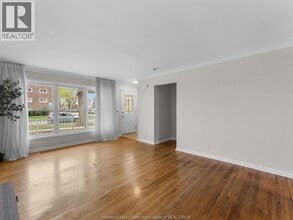 8573 Wyandotte St E in Windsor, ON - Building Photo - Building Photo