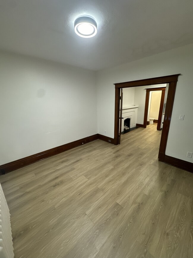 7 Centre St in St Catharines, ON - Building Photo - Building Photo