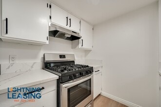 13910 Sayre St in Los Angeles, CA - Building Photo - Building Photo