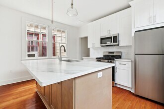 2226 Burgundy St in New Orleans, LA - Building Photo - Building Photo