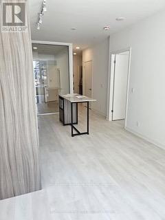 8 Beverley Glen Blvd in Vaughan, ON - Building Photo