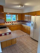 2242 Stillingfleet Rd in Kelowna, BC - Building Photo - Building Photo