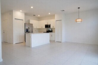 11833 NW 47th Manor in Coral Springs, FL - Building Photo - Building Photo