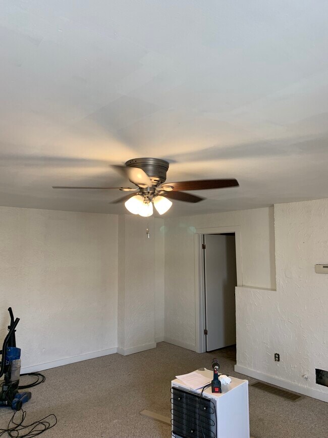 110 N Main St in Veedersburg, IN - Building Photo - Building Photo