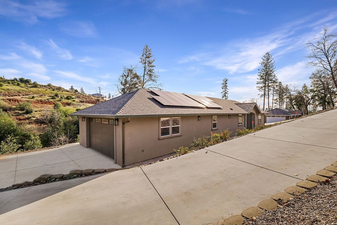 570 Valstream Dr in Paradise, CA - Building Photo