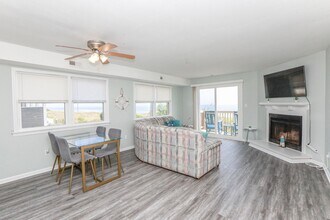 1424 E Ocean View Ave-Unit -C in Norfolk, VA - Building Photo - Building Photo